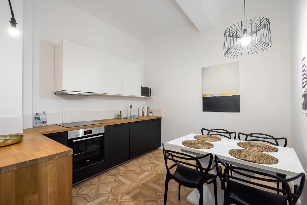 Old Town Basilisk Apartment Варшава Экстерьер фото