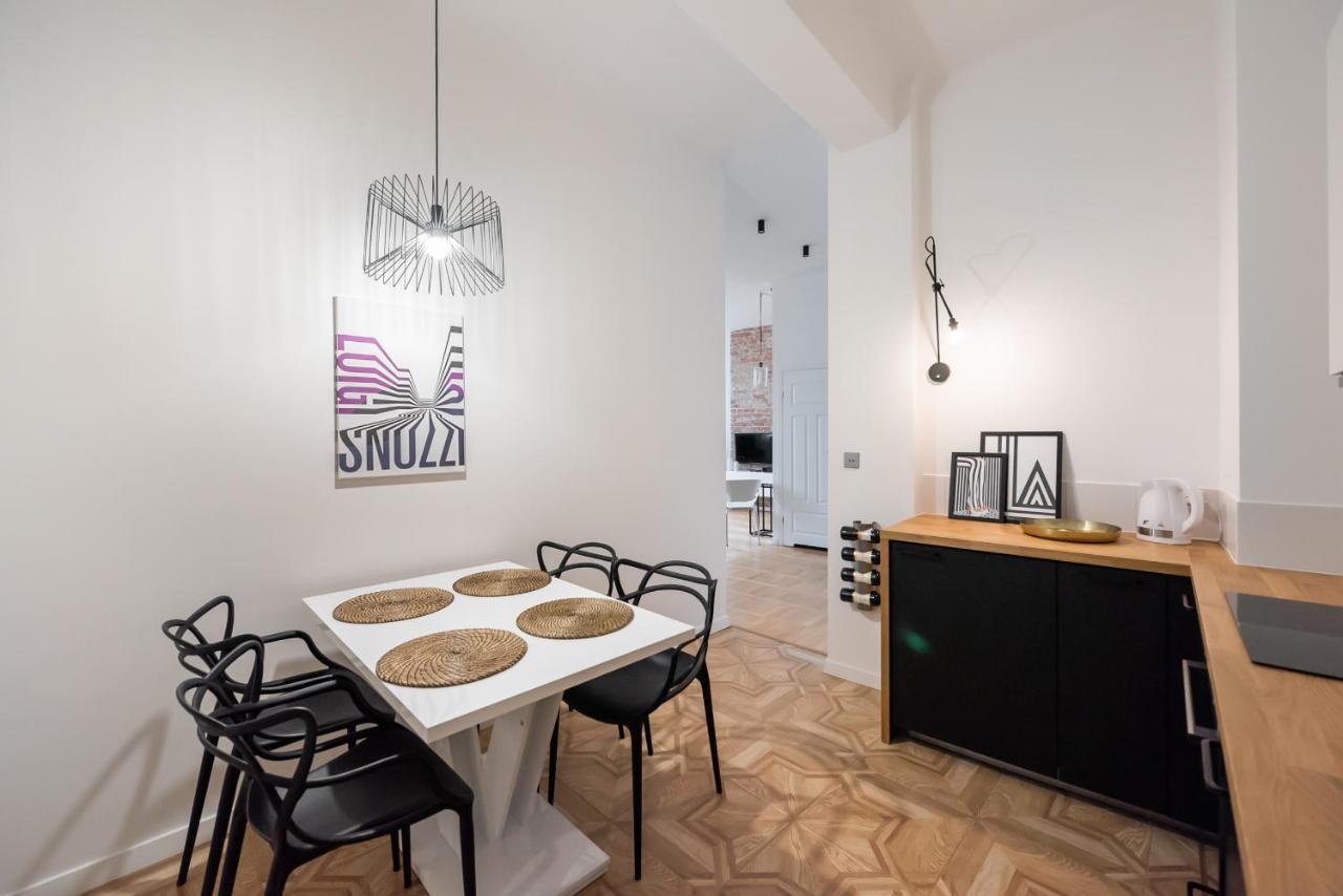 Old Town Basilisk Apartment Варшава Экстерьер фото